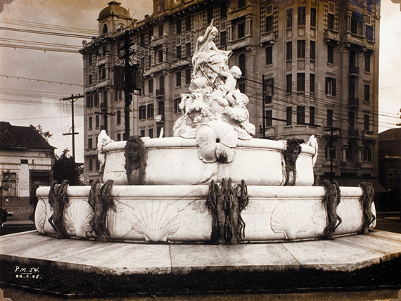 FOTO DA FONTE MONUMENTAL, DE AUTORIA DE NICOLINA VAZ, 1928