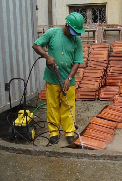 Anexo, lavagem de telhas, 2007